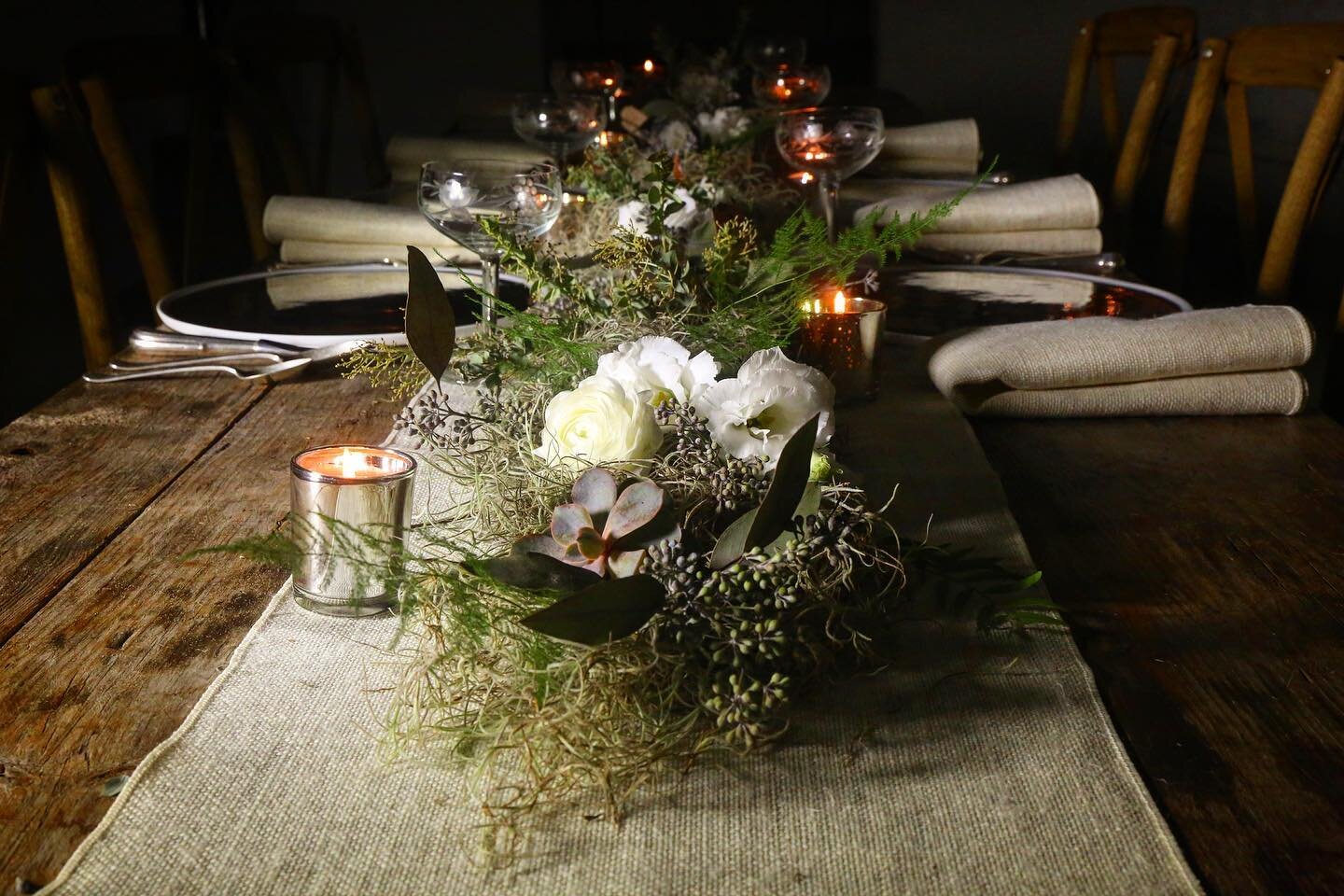 How I like my tablescapes. Wild, but with room for conversation….
#tablescape #entertaining #winterwedding #floraldesign #flowerstagram  #floralpainting texture #mood #nycfloraldesigner